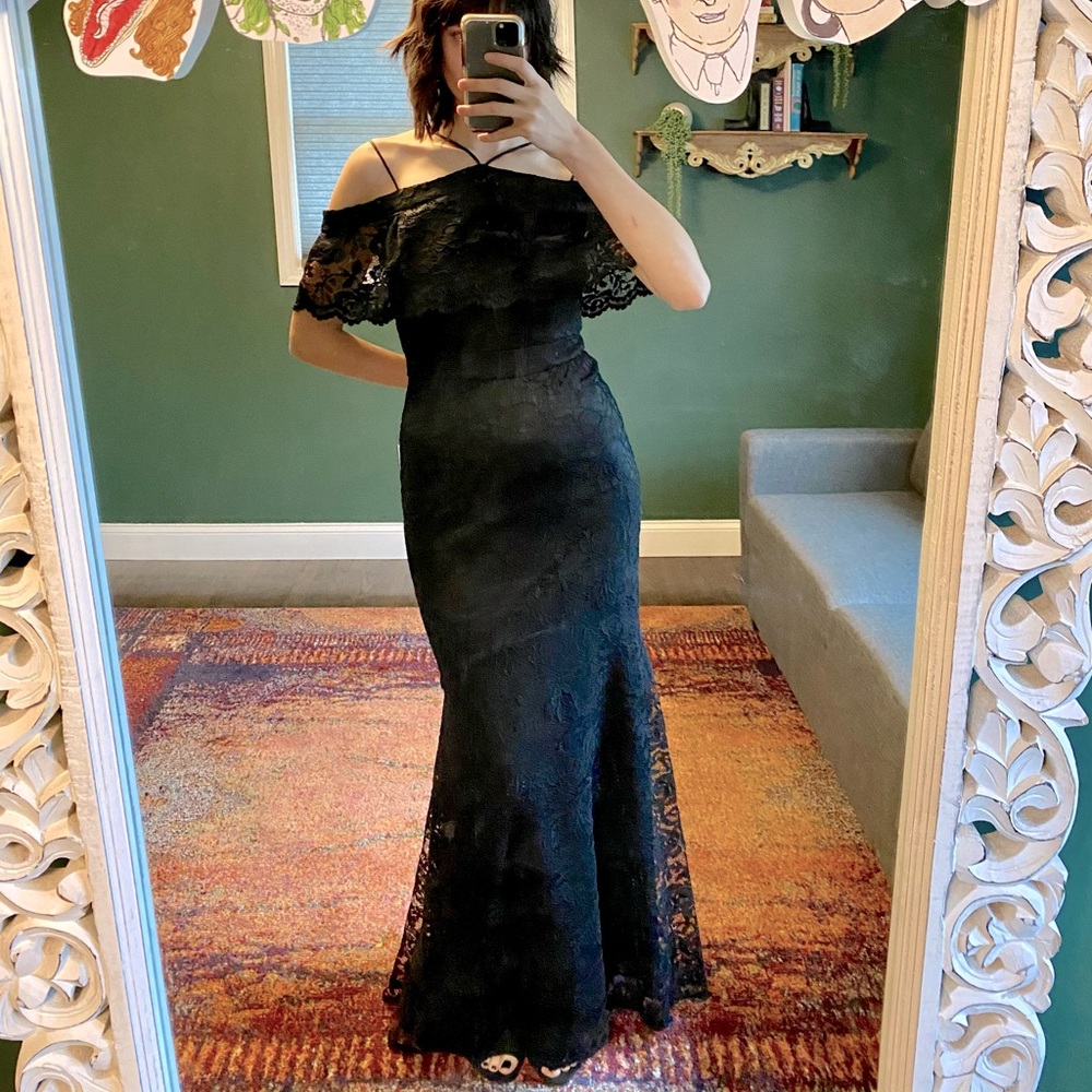 Nicole Miller NY - Black Lace Trumpet Gown
